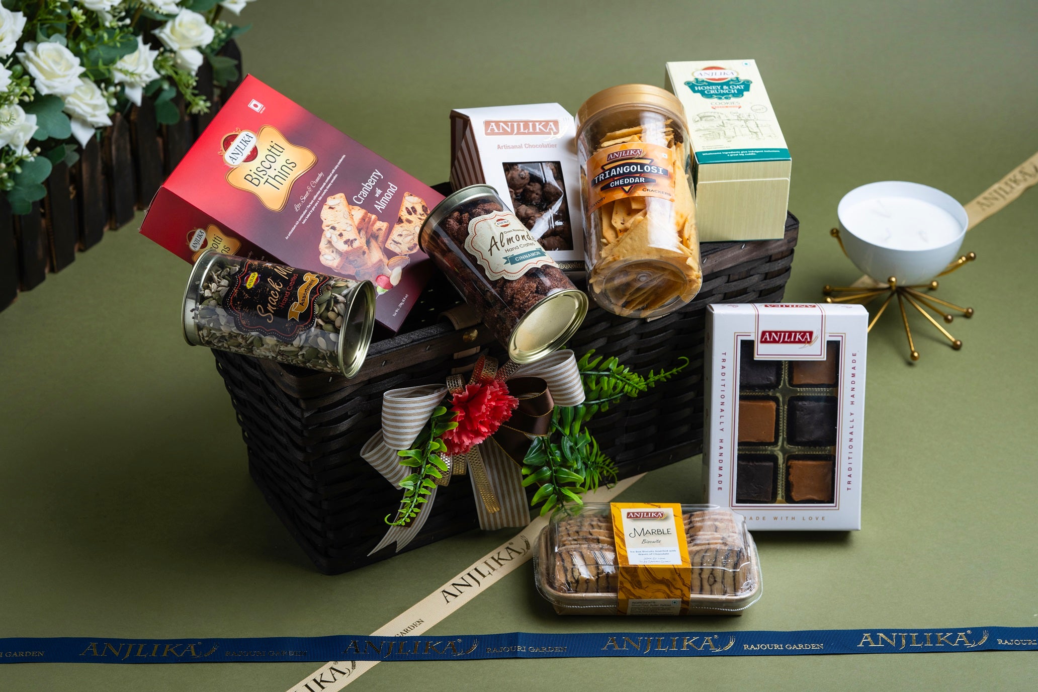 Small Box Hamper Picnic Basket hamper Small – ANJLIKA FOODS